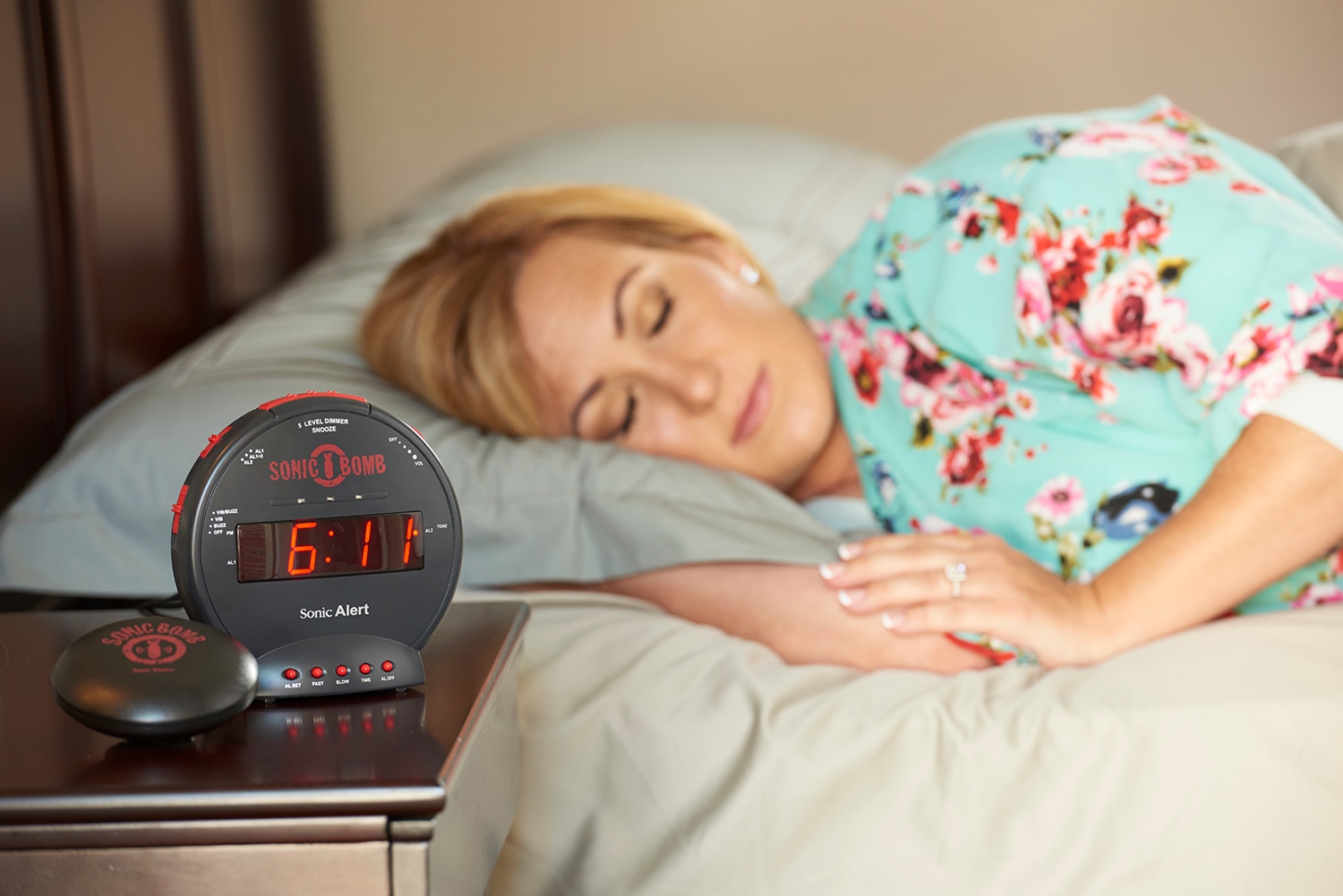 The Sonic Bomb Alarm Clock with Super Shaker- SBB500SS